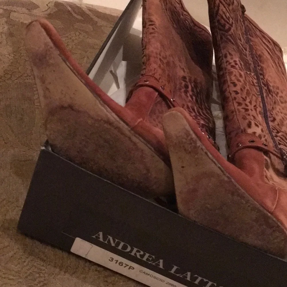 Boots - Picture 5 of 5